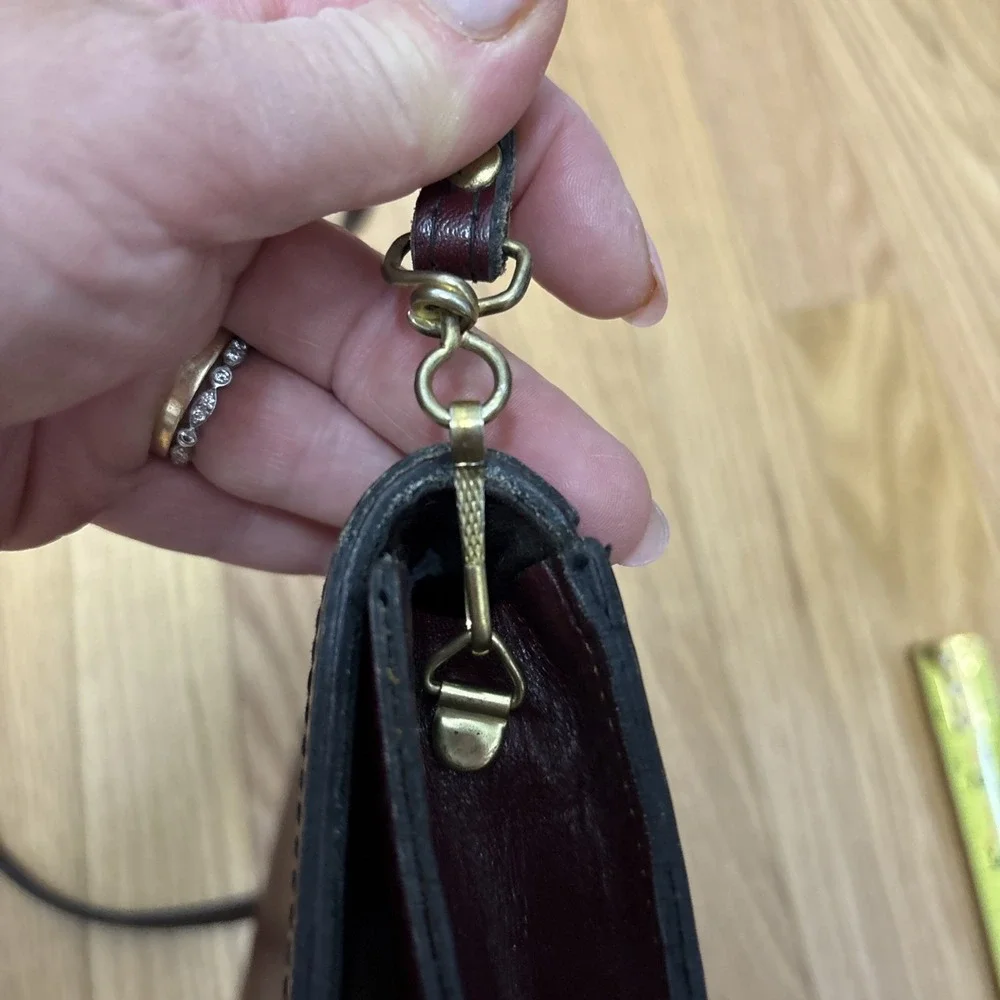 Vintage Convertible Burgundy Leather Crossbody Bag‎